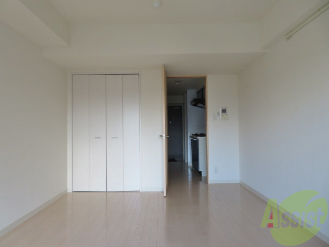 その他部屋・スペース　白さが清潔感を出してくれます。お部屋も明るいですね。