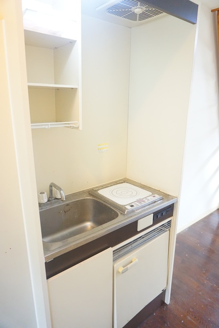 キッチン　キッチンは収納付なので、調理器具など必要な物を収納できます☆