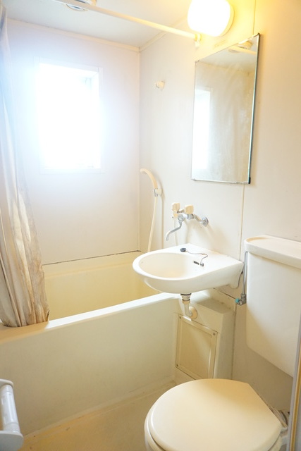 バス・シャワールーム　お掃除しやすい☆洗面台付き３点ユニットです☆