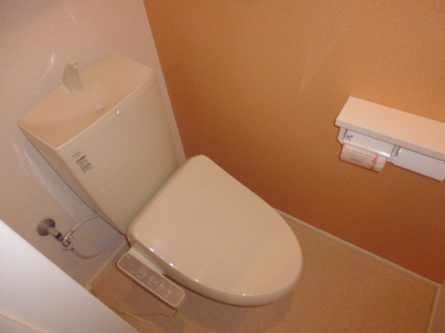 トイレ　温水洗浄便座