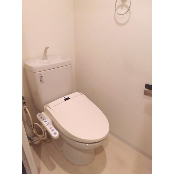 トイレ　温水洗浄便座