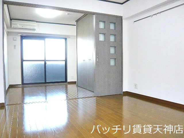 居室・リビング　別号室写真の為現況を優先致します。