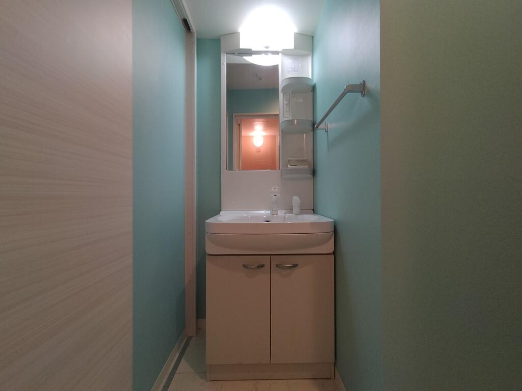 洗面設備　※同建物の別のお部屋の写真です。