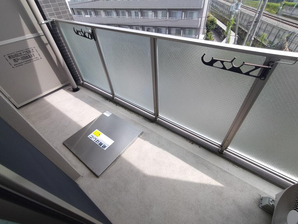 バルコニー　※同建物の別のお部屋の写真です。