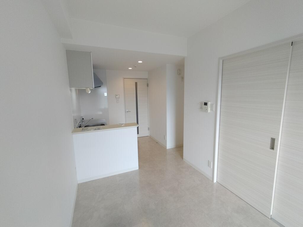 居室・リビング　※同建物の別のお部屋の写真です。