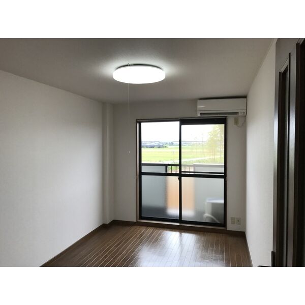 居室・リビング　同物件別部屋のお写真です※現況優先