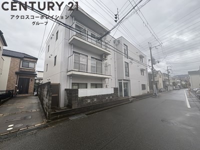 建物外観　外壁タイル貼りのおしゃれな外観です。