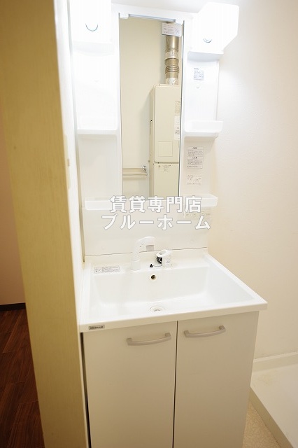 洗面設備　収納豊富な洗面所！