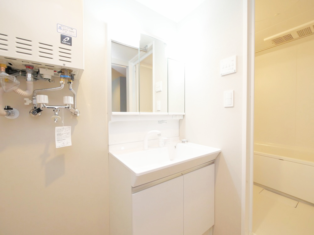 洗面設備　シャワー付き洗面化粧台☆