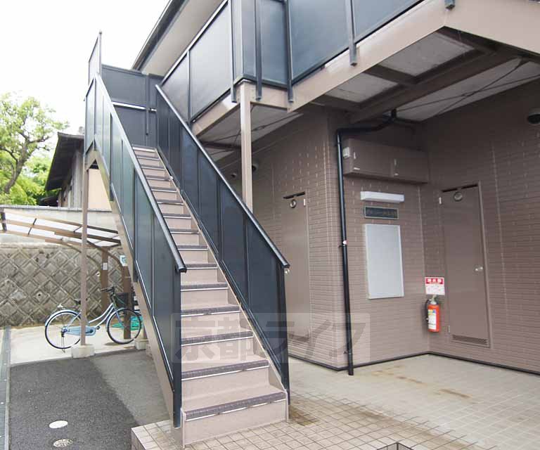 その他共有部分　２階への階段です。