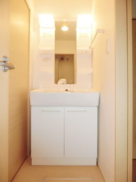 洗面設備　毎日使う独立洗面台！