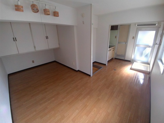 居室・リビング　※別号室の写真です。