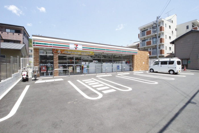 コンビニ　セブンイレブン（コンビニ）まで500m