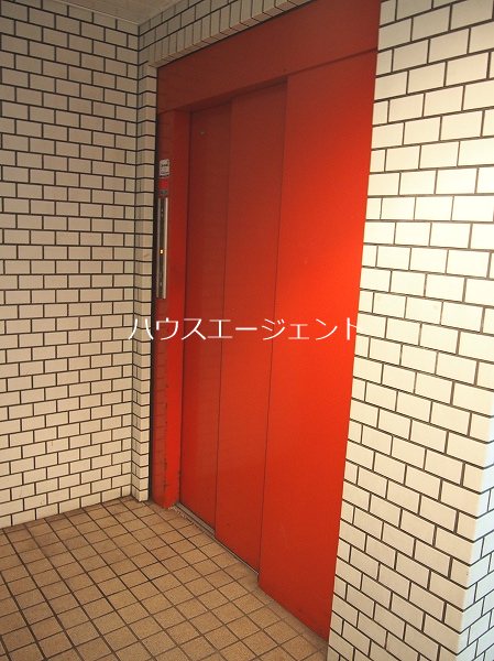 ロビー　エレベーター完備してます。