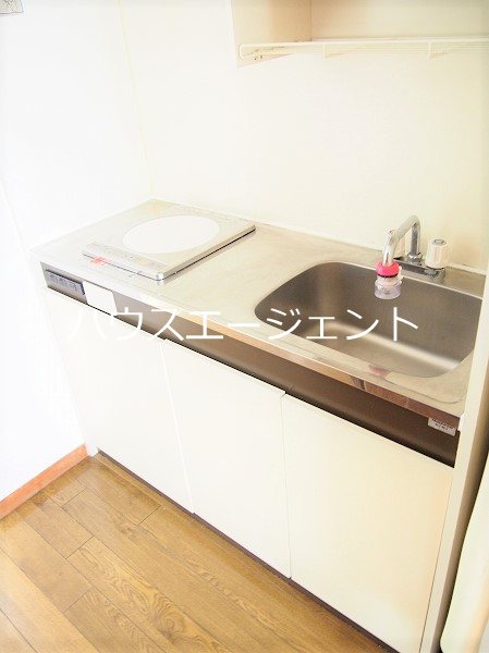 キッチン　IHクッキングヒーター付きです。※参考写真は別号室です。