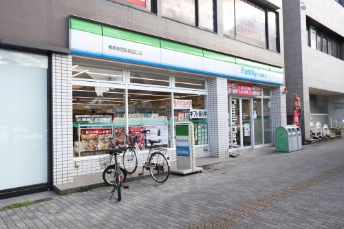 コンビニ　ファミリーマート 橿原神宮前駅西口店（コンビニ）まで1074m