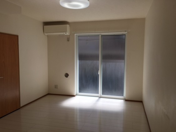 居室・リビング　参考写真　南向きのお部屋です