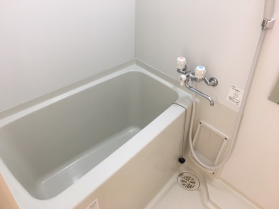 バス・シャワールーム　参考写真　生活しやすいバストイレ別