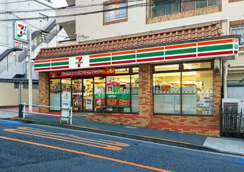 コンビニ　セブンイレブン 新宿喜久井町店（コンビニ）まで527m