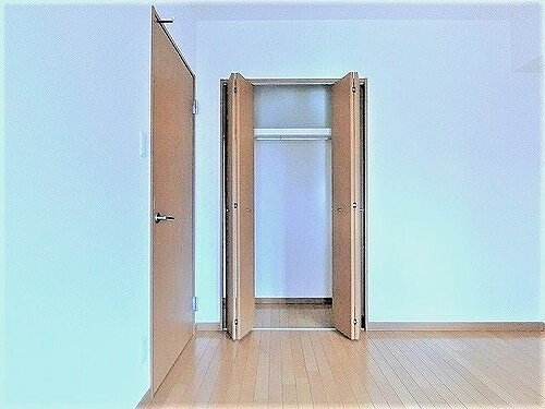 収納　洋室（約7.6畳）のクロゼット　※2022年2月撮影