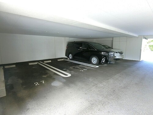 駐車場　平面駐車場（27 30区画）　※2025年6月撮影