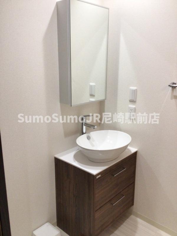 洗面設備　独立洗面台、朝の身支度には欠かせません