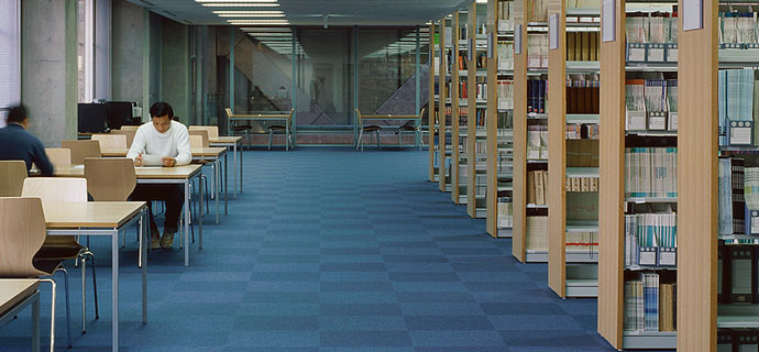 図書館　政策研究大学院大学図書館（図書館）まで611m