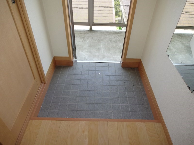 玄関　※他号室の参考写真となります