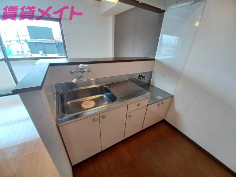 キッチン　別部屋参考写真です