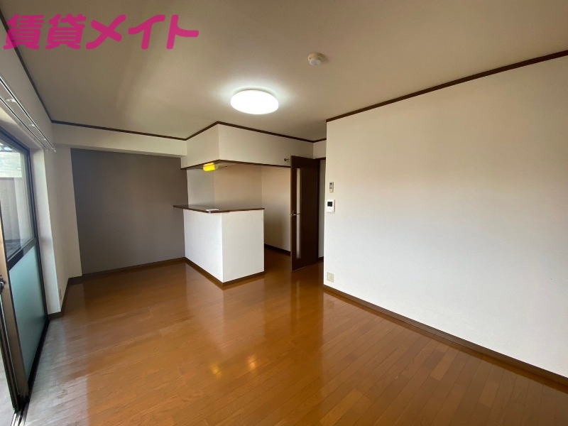 居室・リビング　別部屋参考写真です