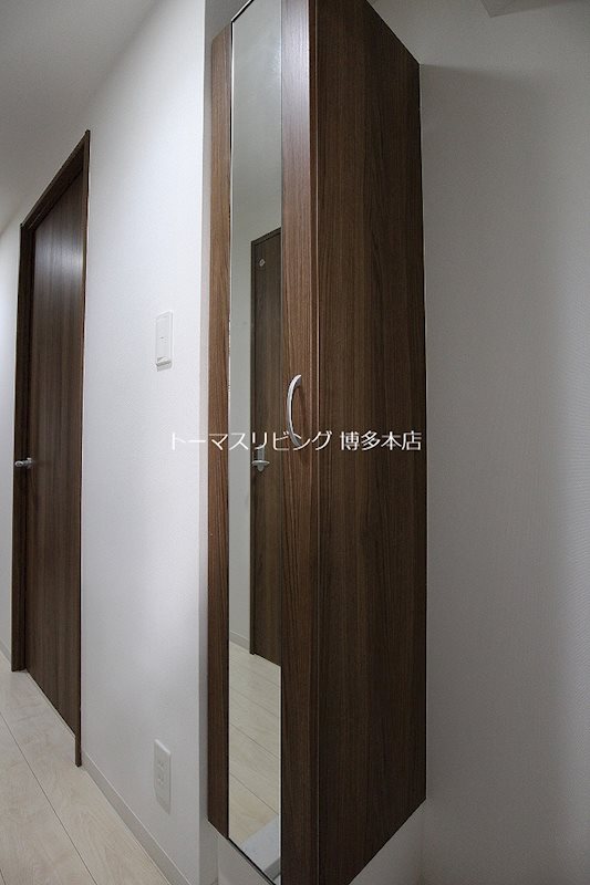 玄関　※別号室の参考写真になります。