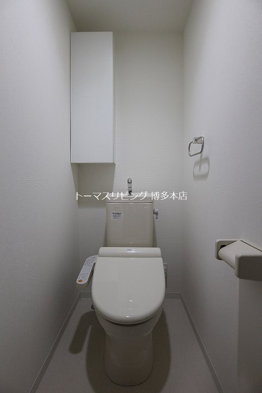 トイレ　※別号室の参考写真になります。