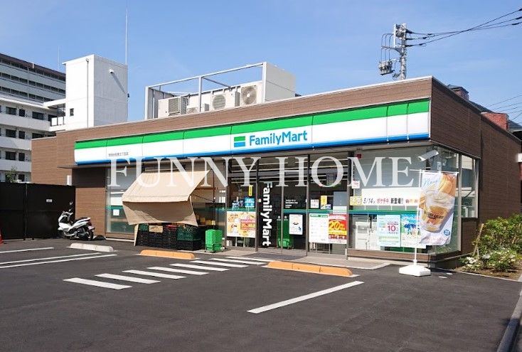 コンビニ　ファミリーマート 世田谷弦巻五丁目店（コンビニ）まで194m