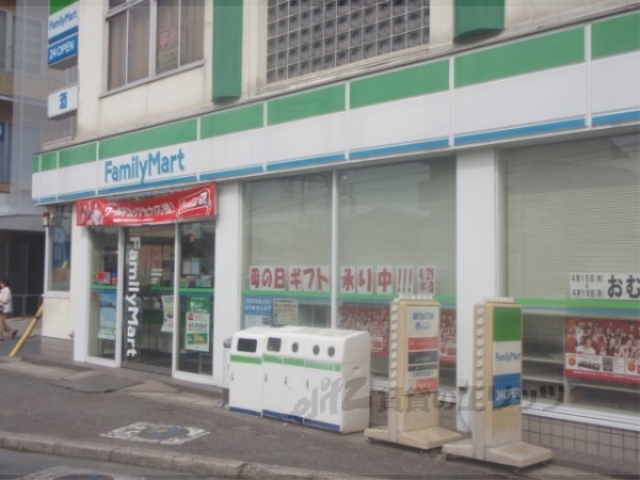 コンビニ　ファミリーマート富野荘駅前店（コンビニ）まで250m