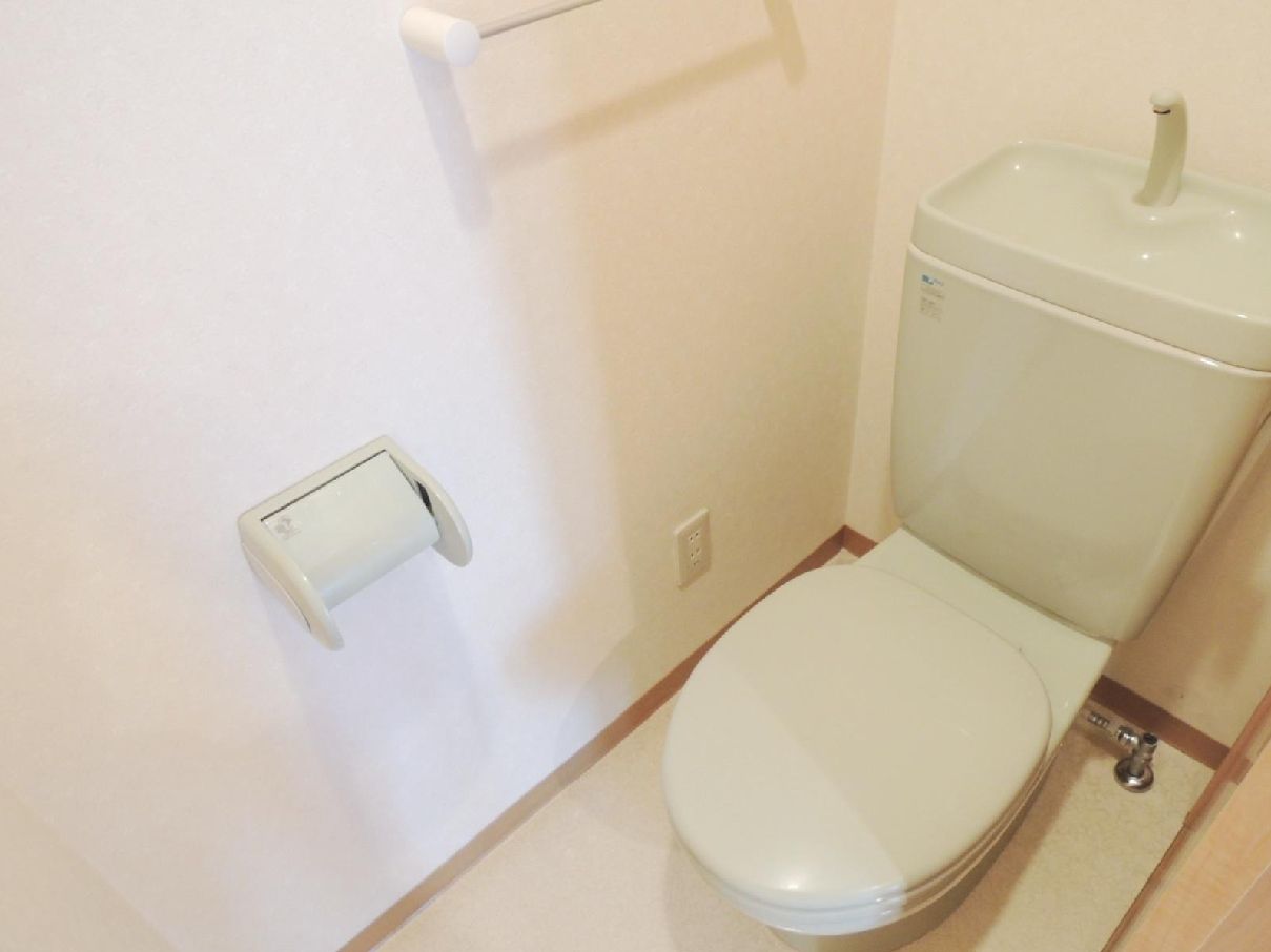 トイレ　※別号室の参考写真です。