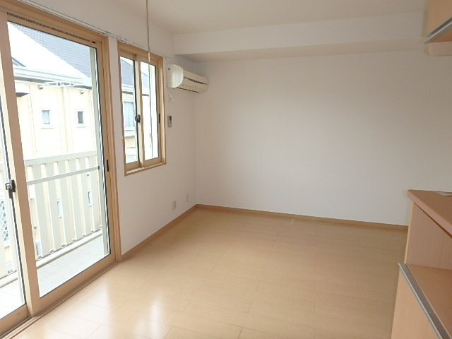 居室・リビング　日当たり良好で明るいリビング