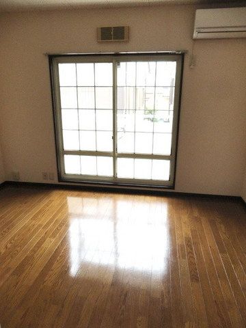 居室・リビング　★日当りの良い洋室★