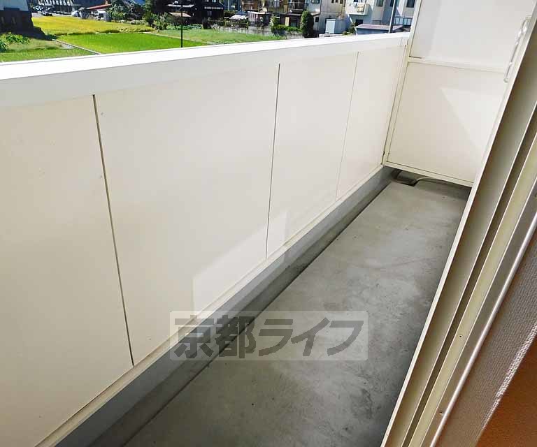 バルコニー　コンパクトなベランダ