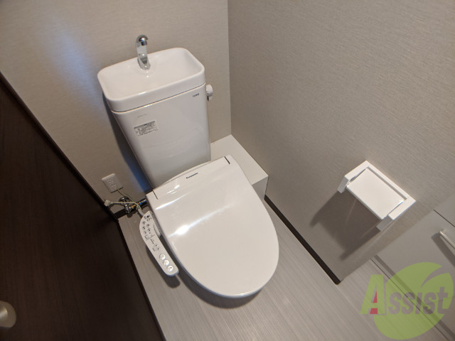 トイレ　ウォシュレット付きです。オシリに優しい設備です。