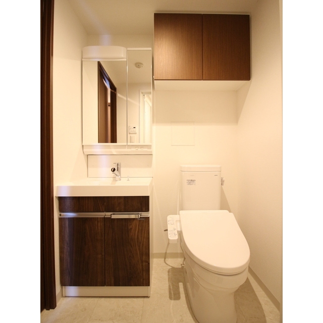 洗面設備　二面鏡洗面化粧台