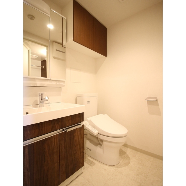 トイレ　温水洗浄暖房便座