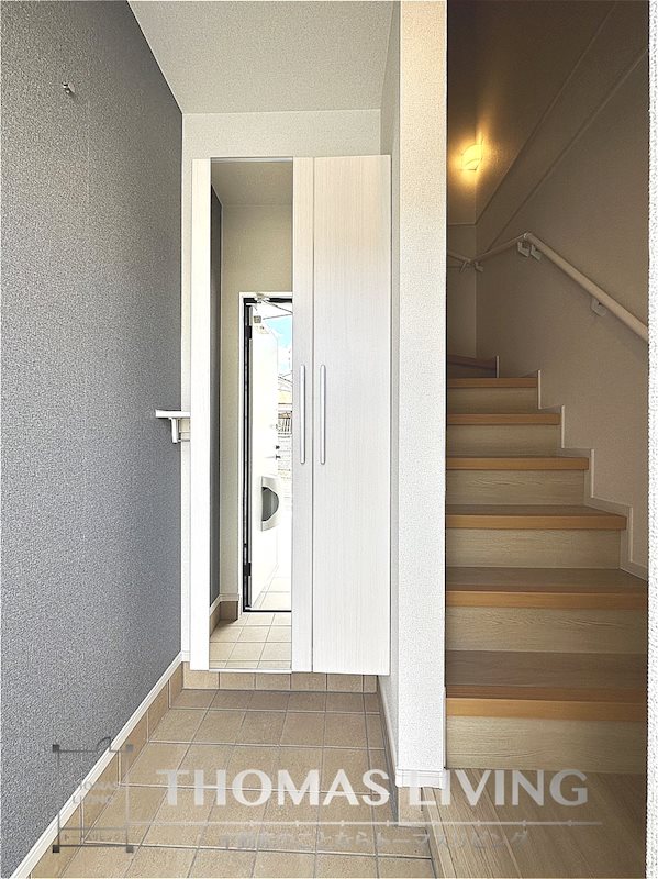 玄関　反転間取りの可能性あり