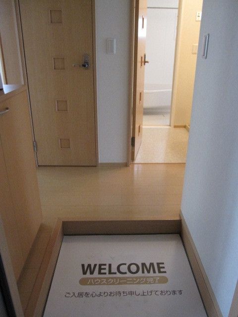 玄関　※別号室参考写真です