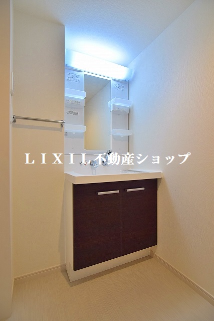 洗面設備　洗髪洗面化粧台です。