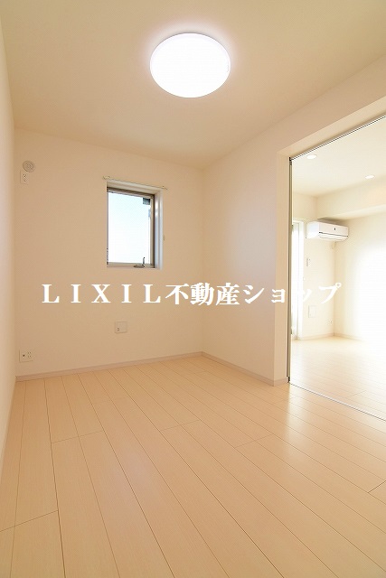 その他　５帖の洋室です。