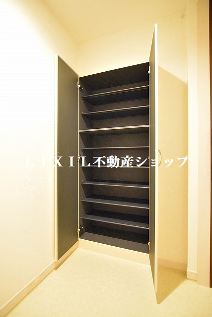 玄関　玄関ホールと玄関収納です。