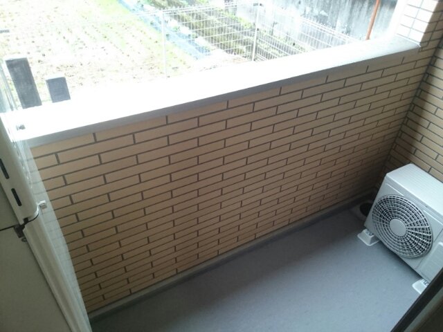 バルコニー　外からの目が気にならないバルコニーで洗濯物が干せます