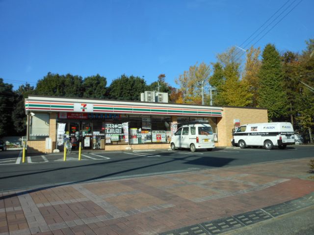 コンビニ　セブンイレブン（コンビニ）まで210m