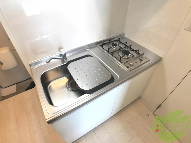 キッチン　シンプルなキッチンです。一人暮らしにはちょうどいいサイズ。