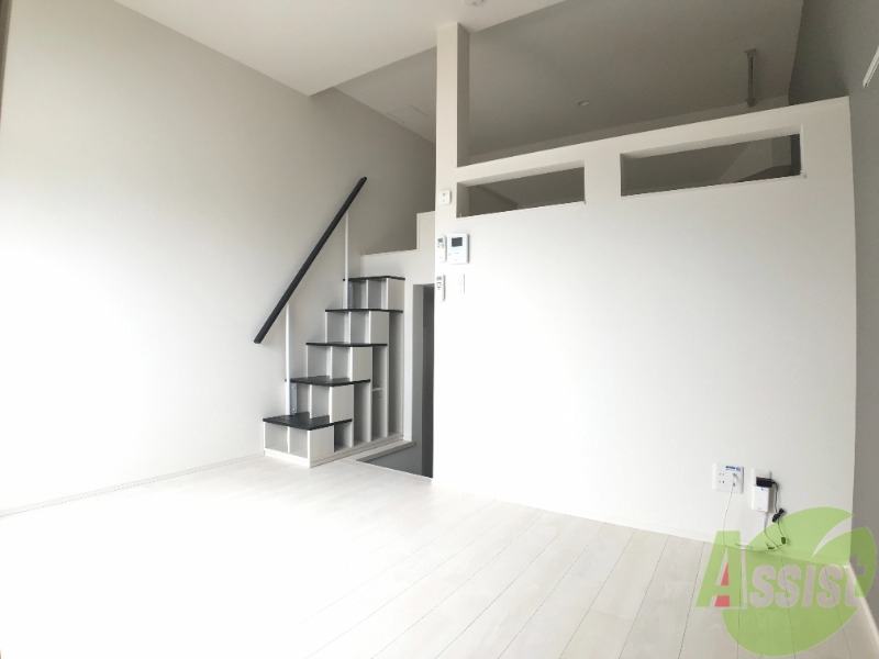 居室・リビング　６帖の洋室です。天井が高いので広く感じます。